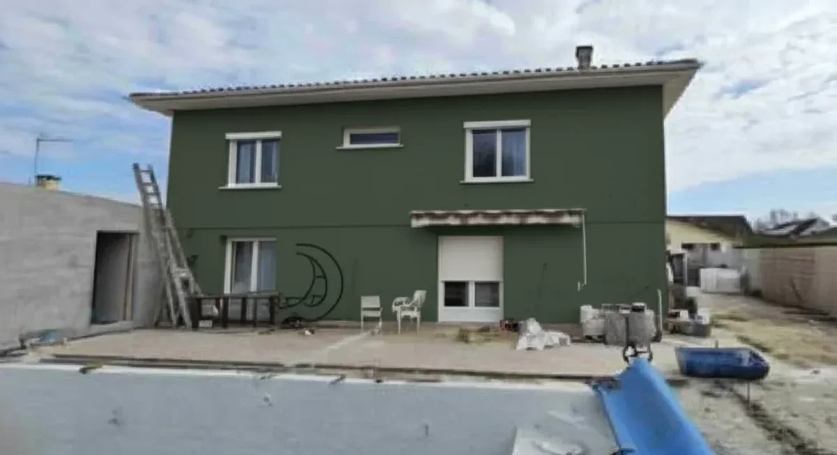 Latex vs Oil-Based Exterior Paint 2026: Which Wins?