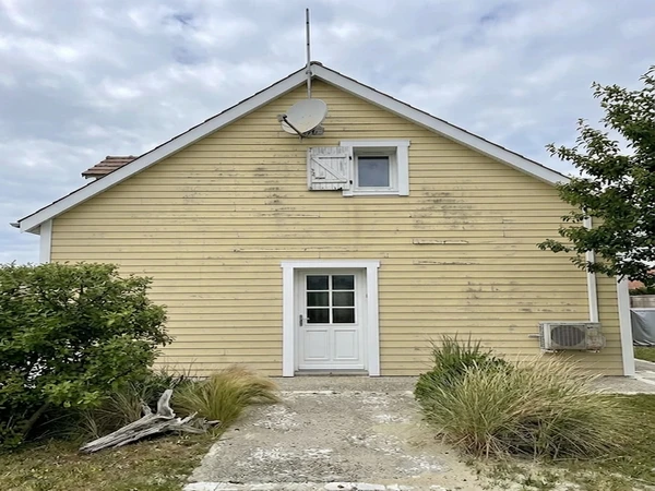 Cape Cod exterior before AI color preview (cream white family)
