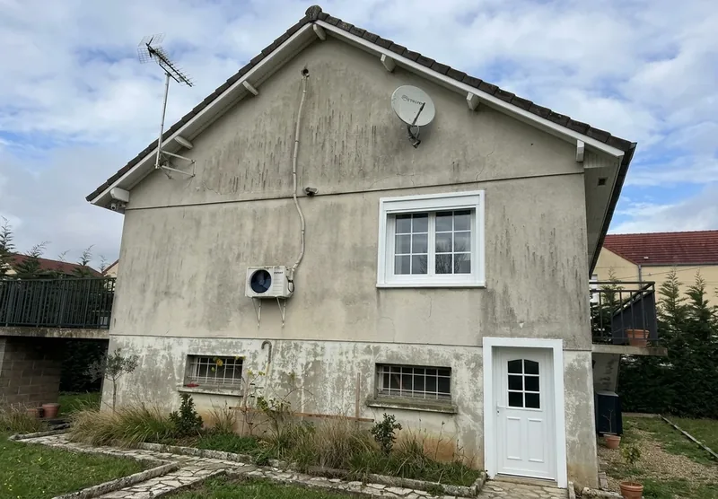 Modern farmhouse exterior before AI color preview