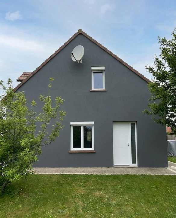 Fassade in Anthrazit nach KI-Farbsimulation