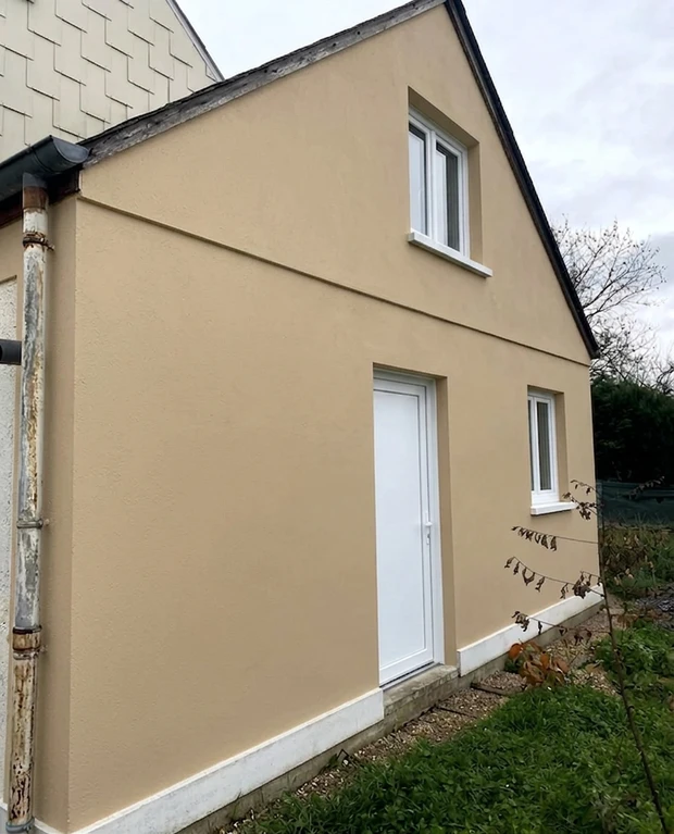 Fassade in Beige nach KI-Farbsimulation