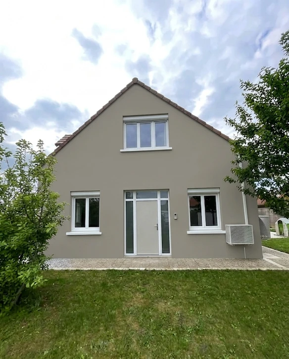 Fassade in Grau nach KI-Farbsimulation