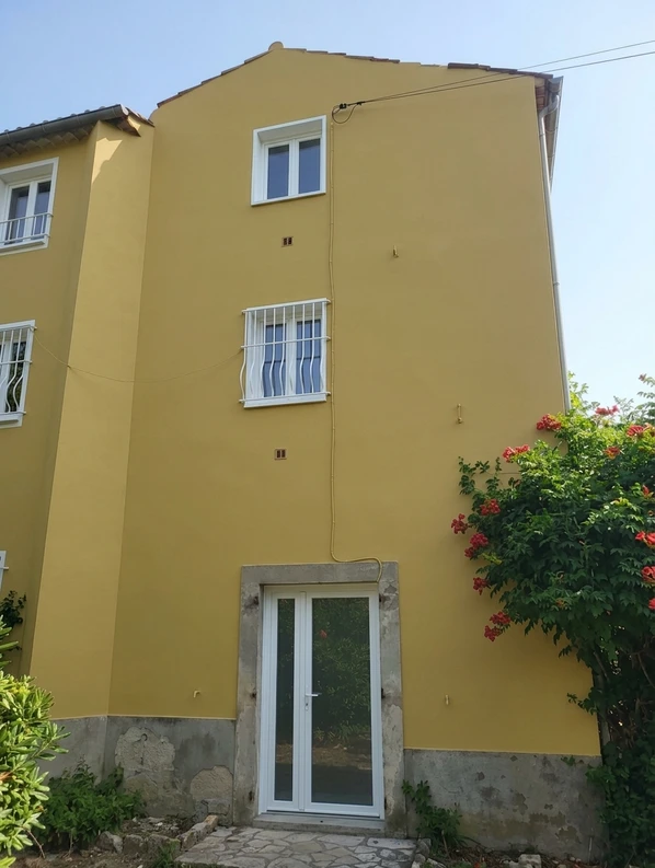 Fassade in Ocker nach KI-Farbsimulation