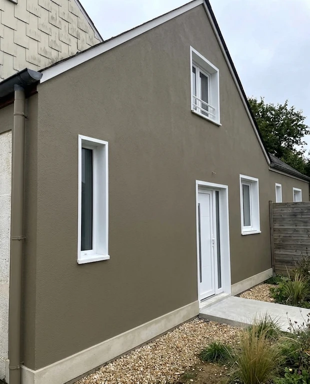 Fassade in Taupe nach KI-Farbsimulation