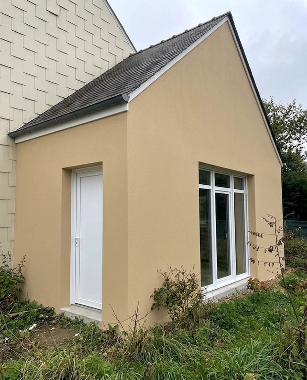Façade en Beige après simulation couleur (IA)