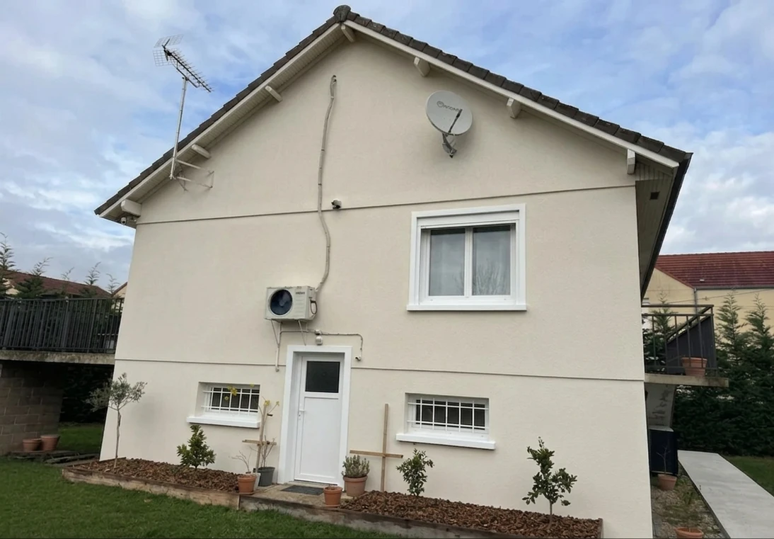 Façade en Blanc Casse après simulation couleur (IA)