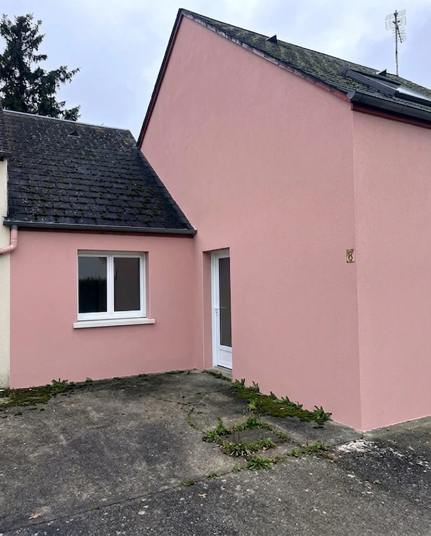 Façade en Rose Poudre après simulation couleur (IA)