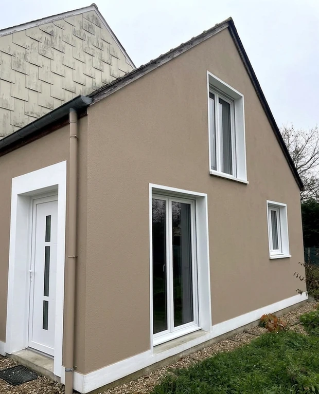 Façade en Taupe après simulation couleur (IA)