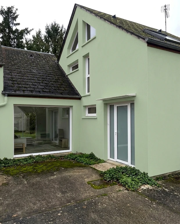 Façade en Vert Amande après simulation couleur (IA)
