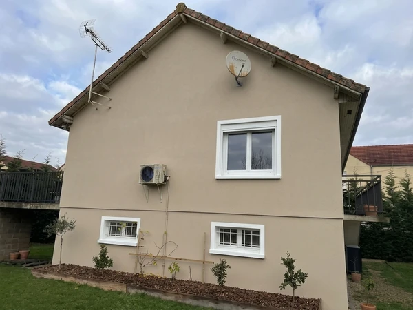 Mediterranean exterior wall, warm clay-beige AI color preview