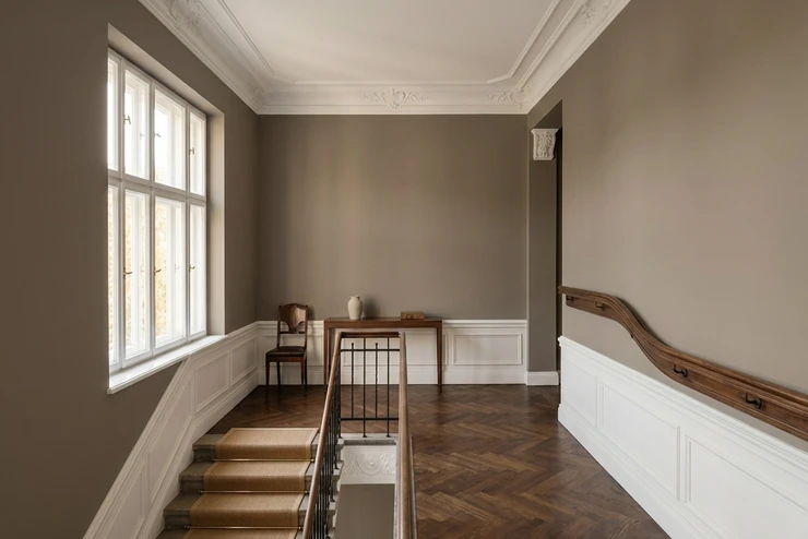 Taupe + Reinweiß - Altbau / Gründerzeit