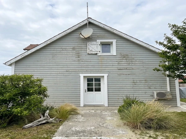 Cape Cod exterior before AI color preview (white family)